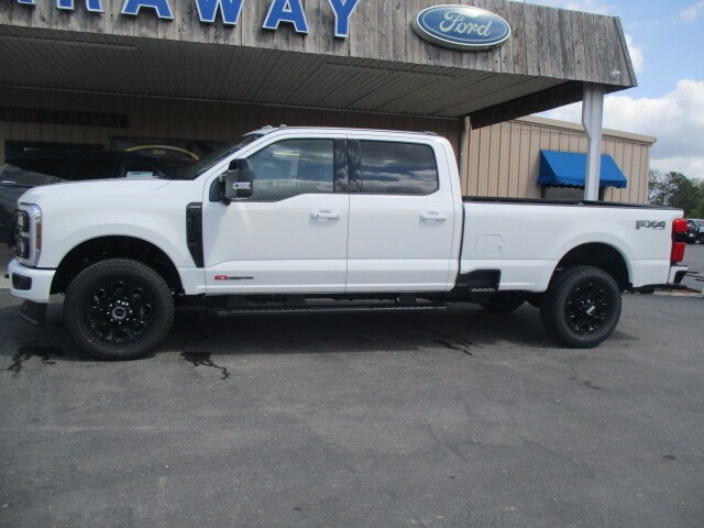 2025 Ford F-350 Lariat photo 2