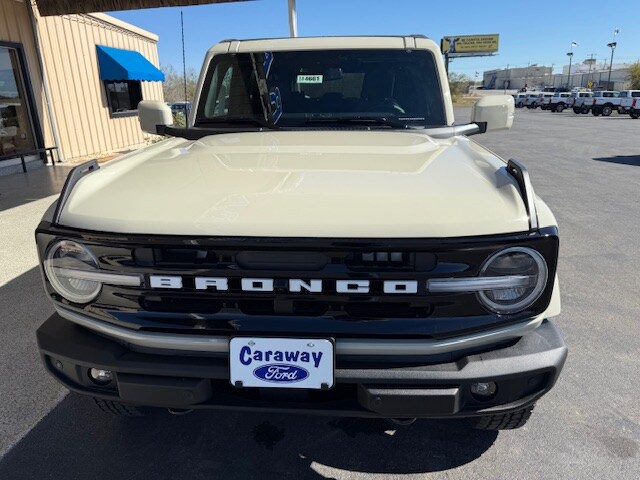 2025 Ford Bronco Outer Banks photo 3