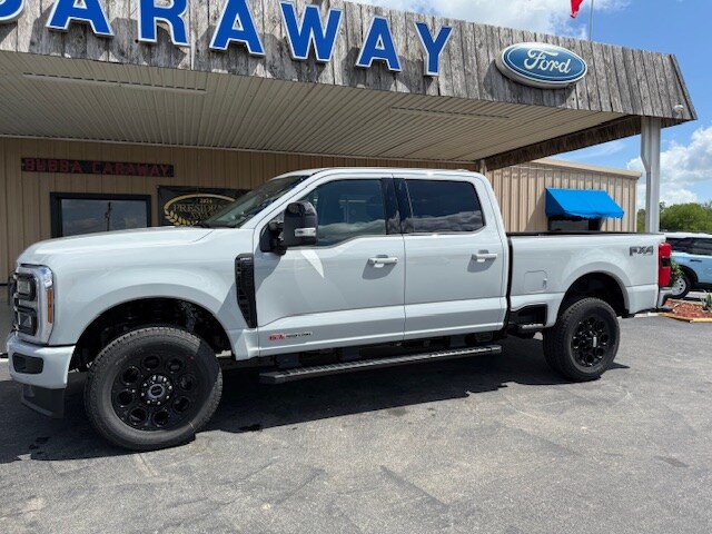 2025 Ford F-250 Lariat photo 2