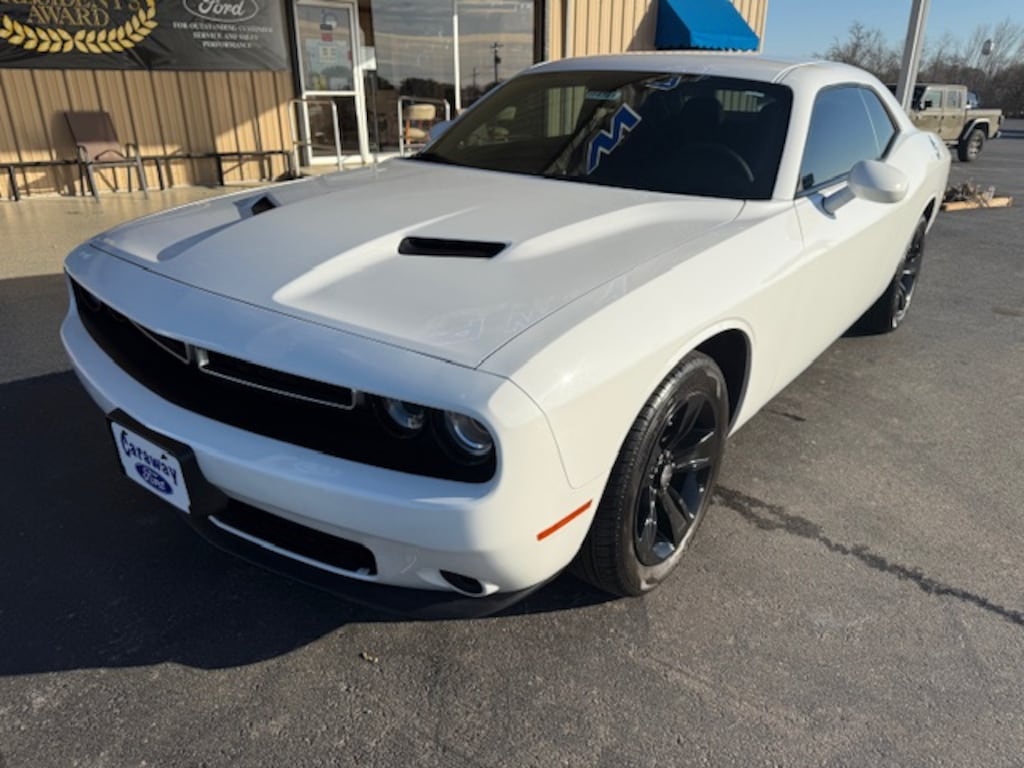 Used 2017 Dodge Challenger SXT Coupe
