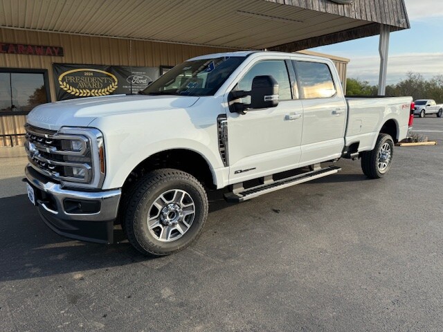 2026 Ford F-350 Lariat photo 2