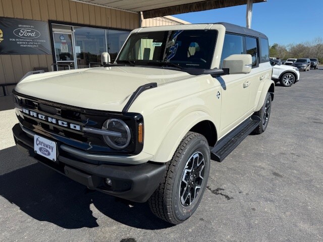 2025 Ford Bronco Outer Banks photo 2