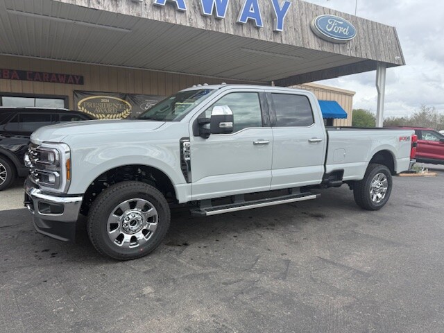 2026 Ford F-350 Lariat photo 2