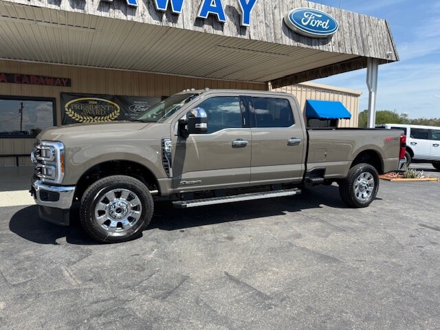 2026 Ford F-350 Lariat photo 2