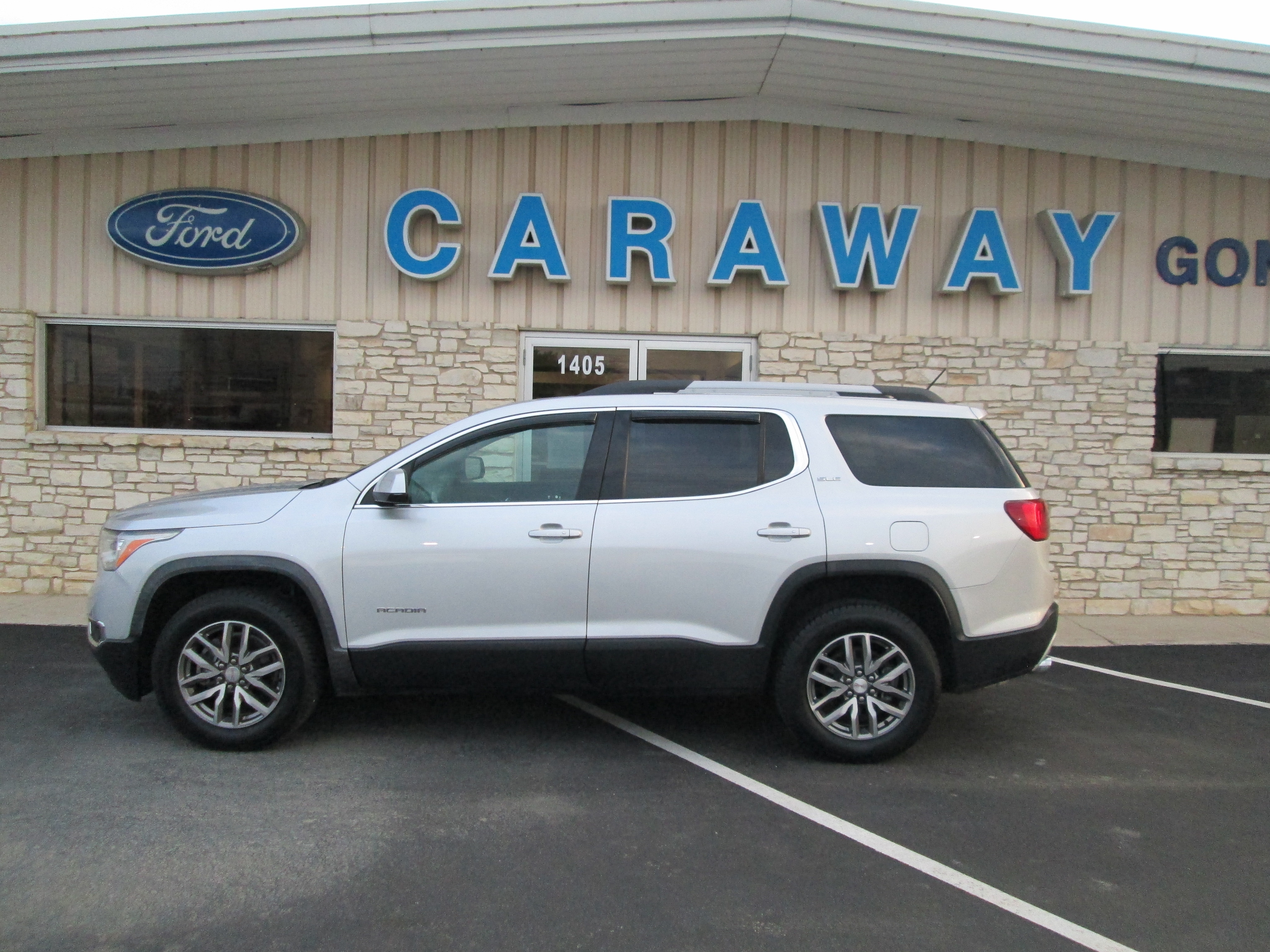 Used 2019 GMC Acadia SLE-2 with VIN 1GKKNLLS6KZ127086 for sale in Gonzales, TX
