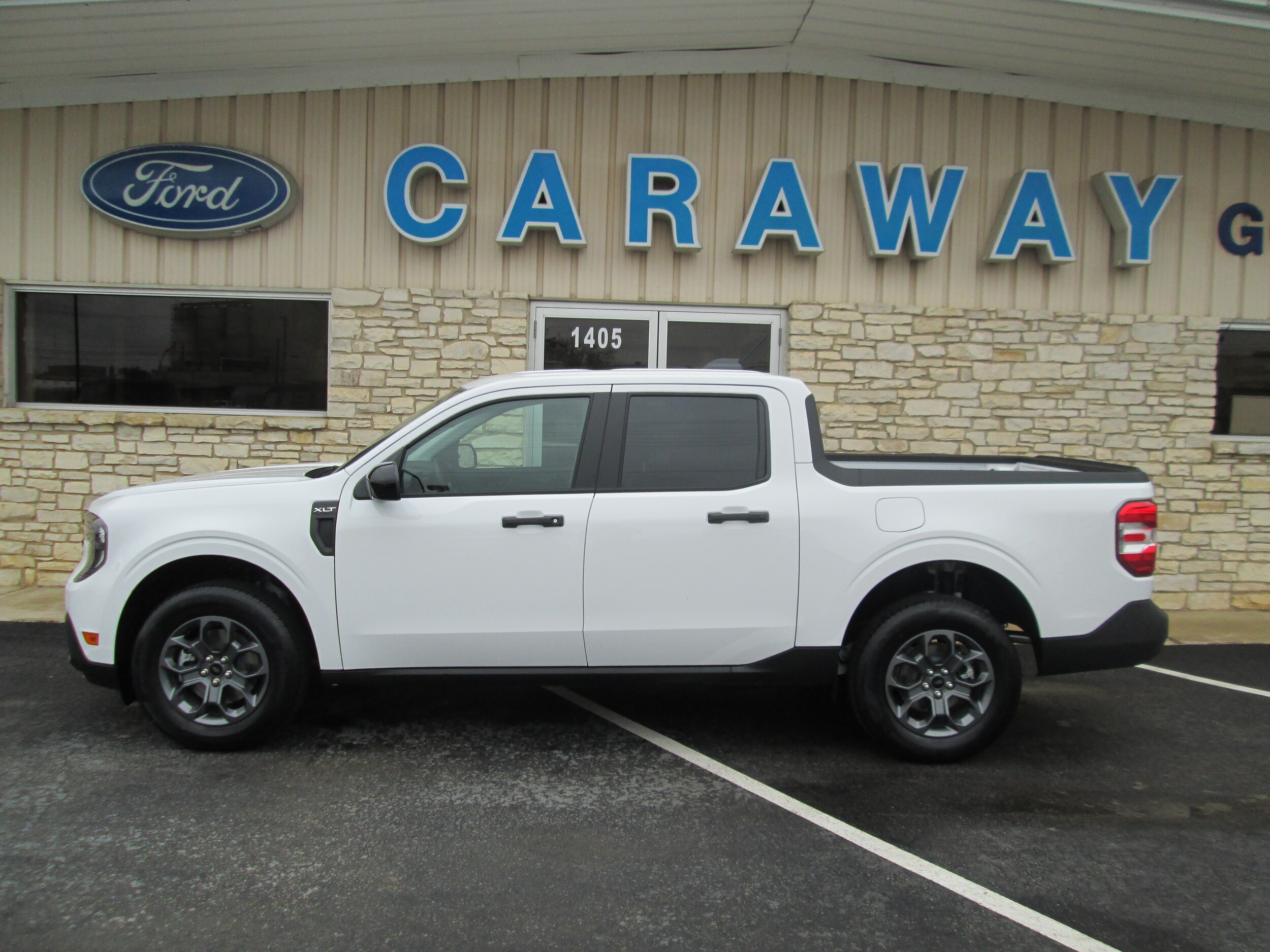 2025 Ford Maverick XLT photo 2