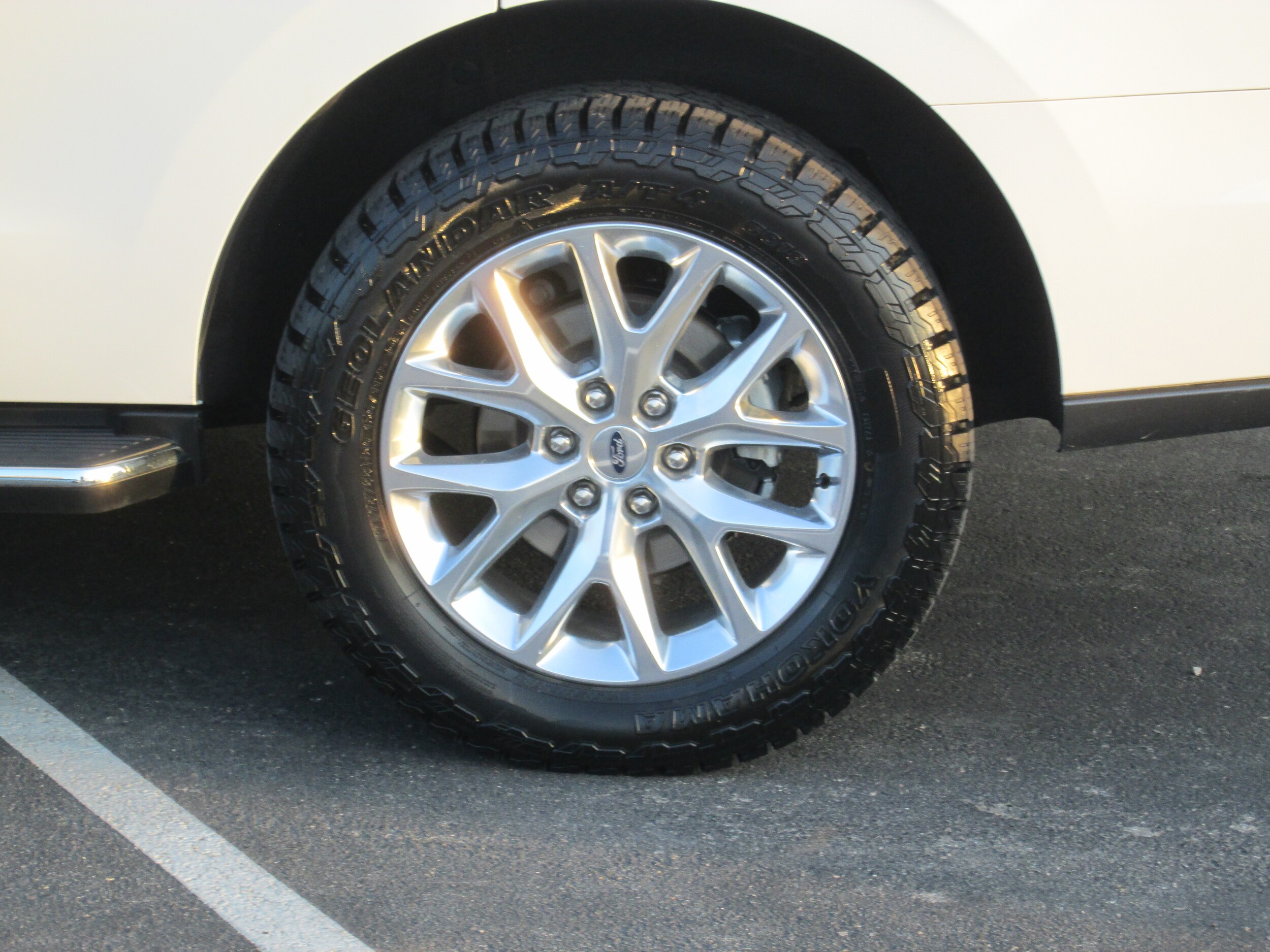 2021 Ford Expedition XLT photo 2
