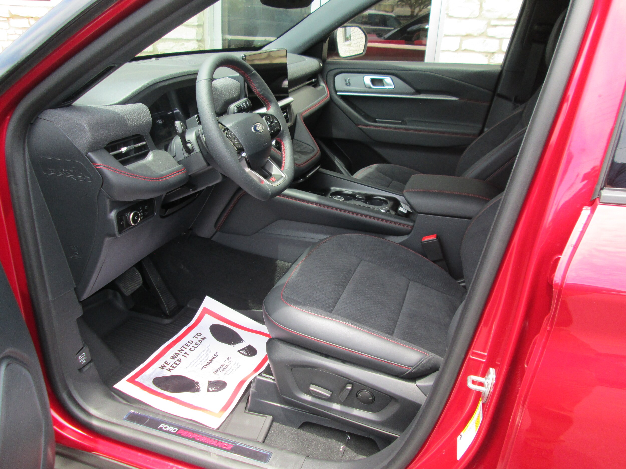 2025 Ford Explorer ST photo 4