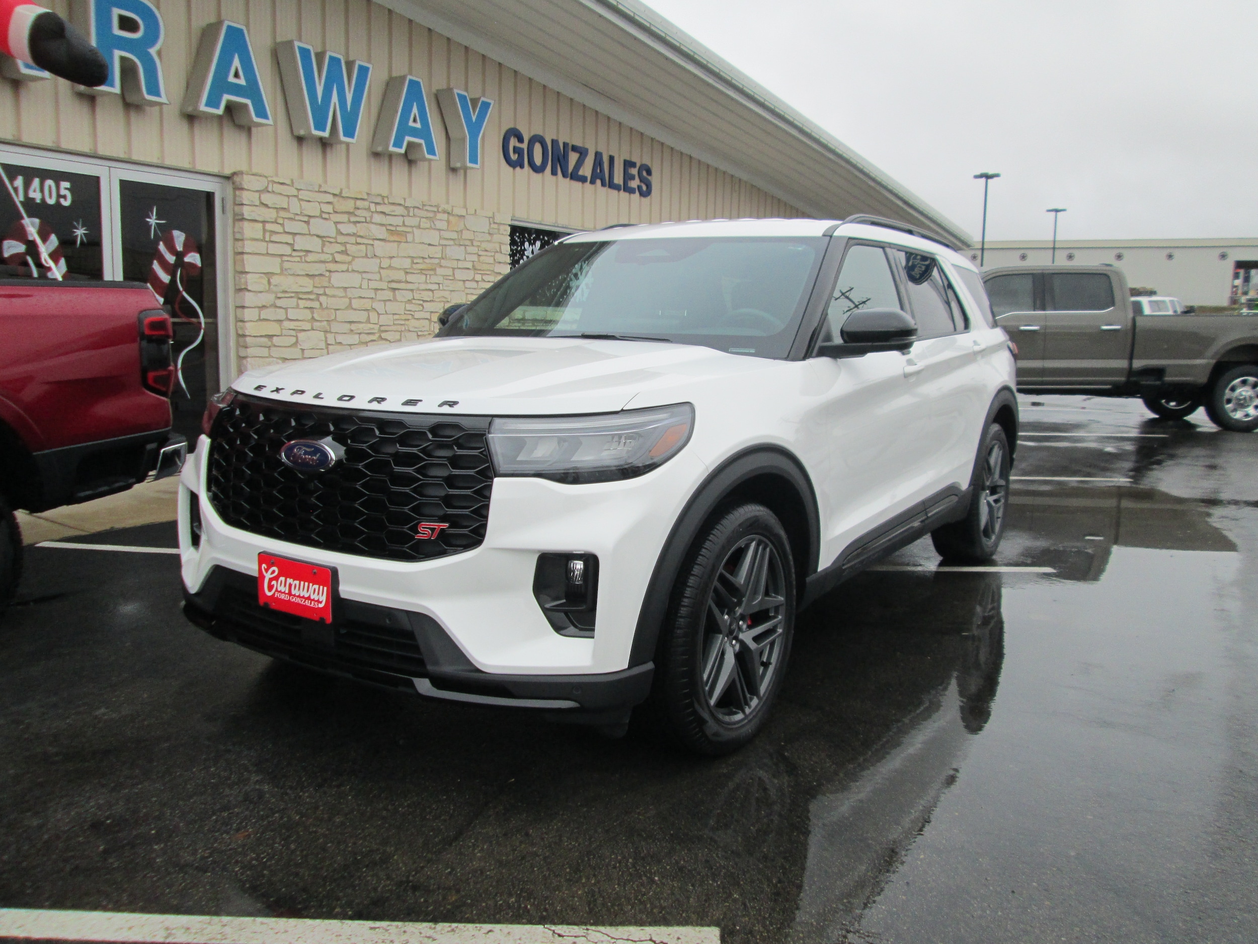 2025 Ford Explorer ST's photo