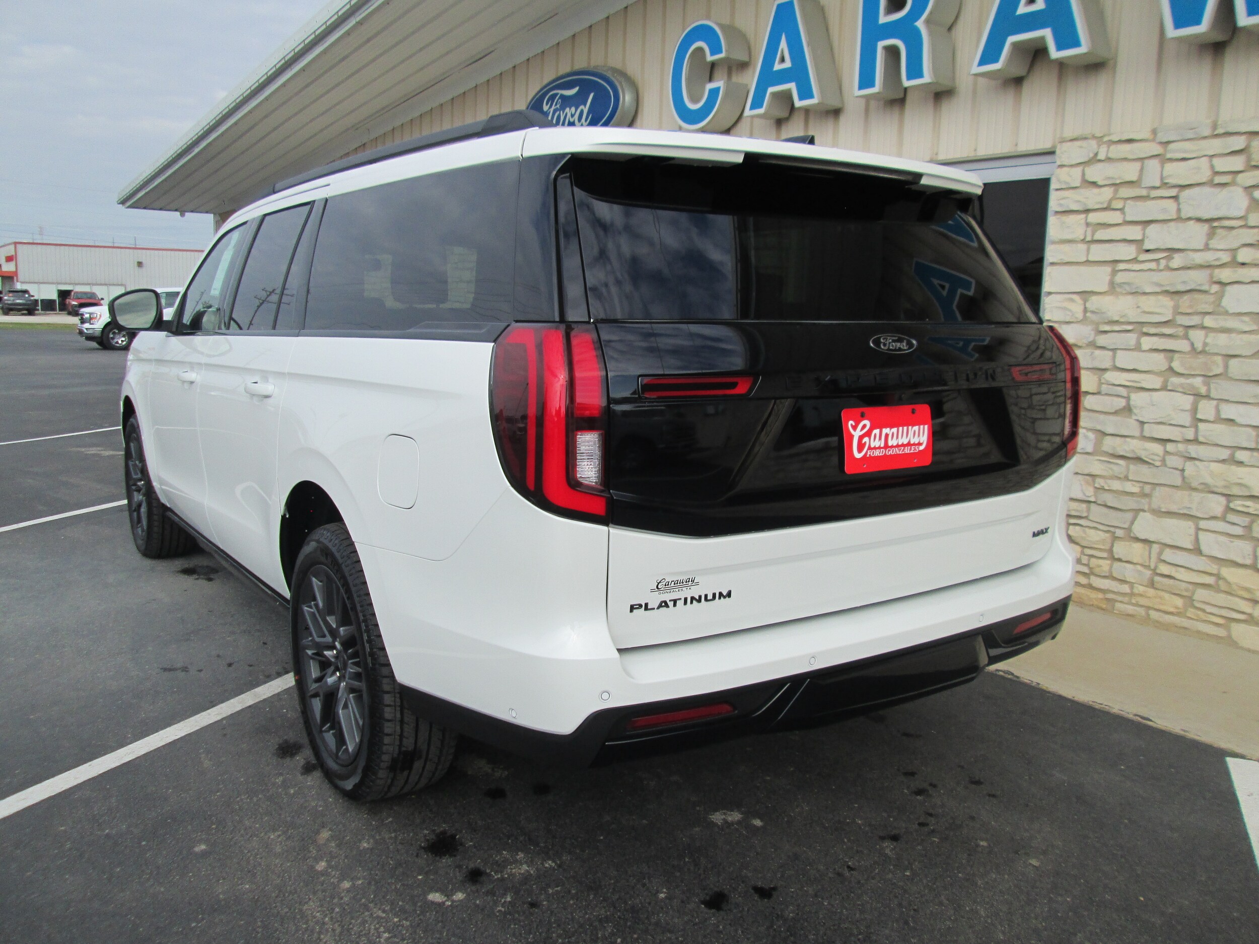 2025 Ford Expedition Platinum MAX photo 2