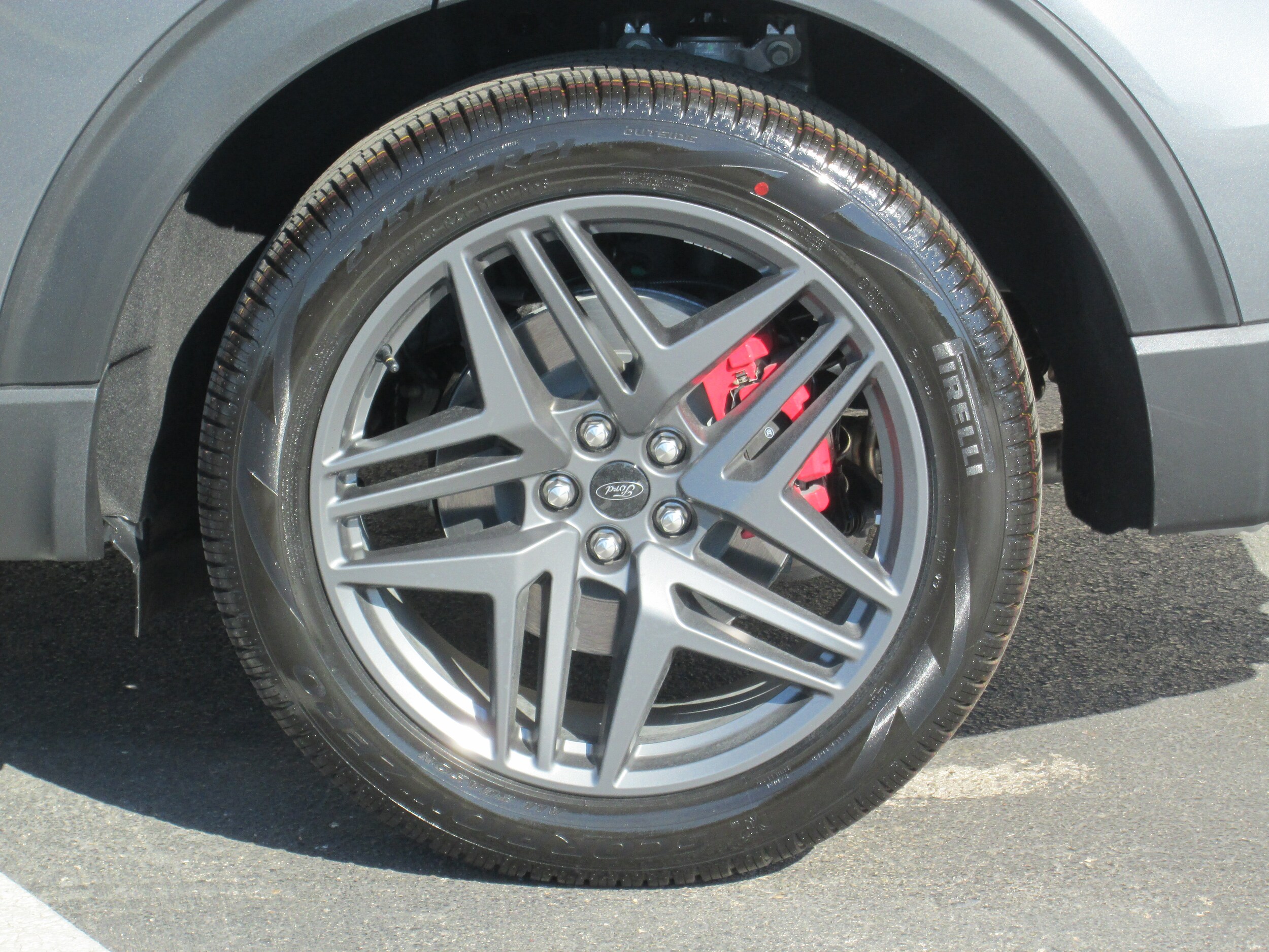 2025 Ford Explorer ST photo 2