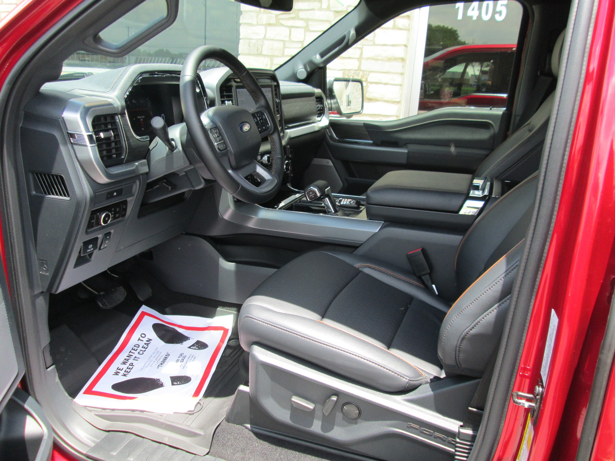 2025 Ford F-150 Lariat photo 4