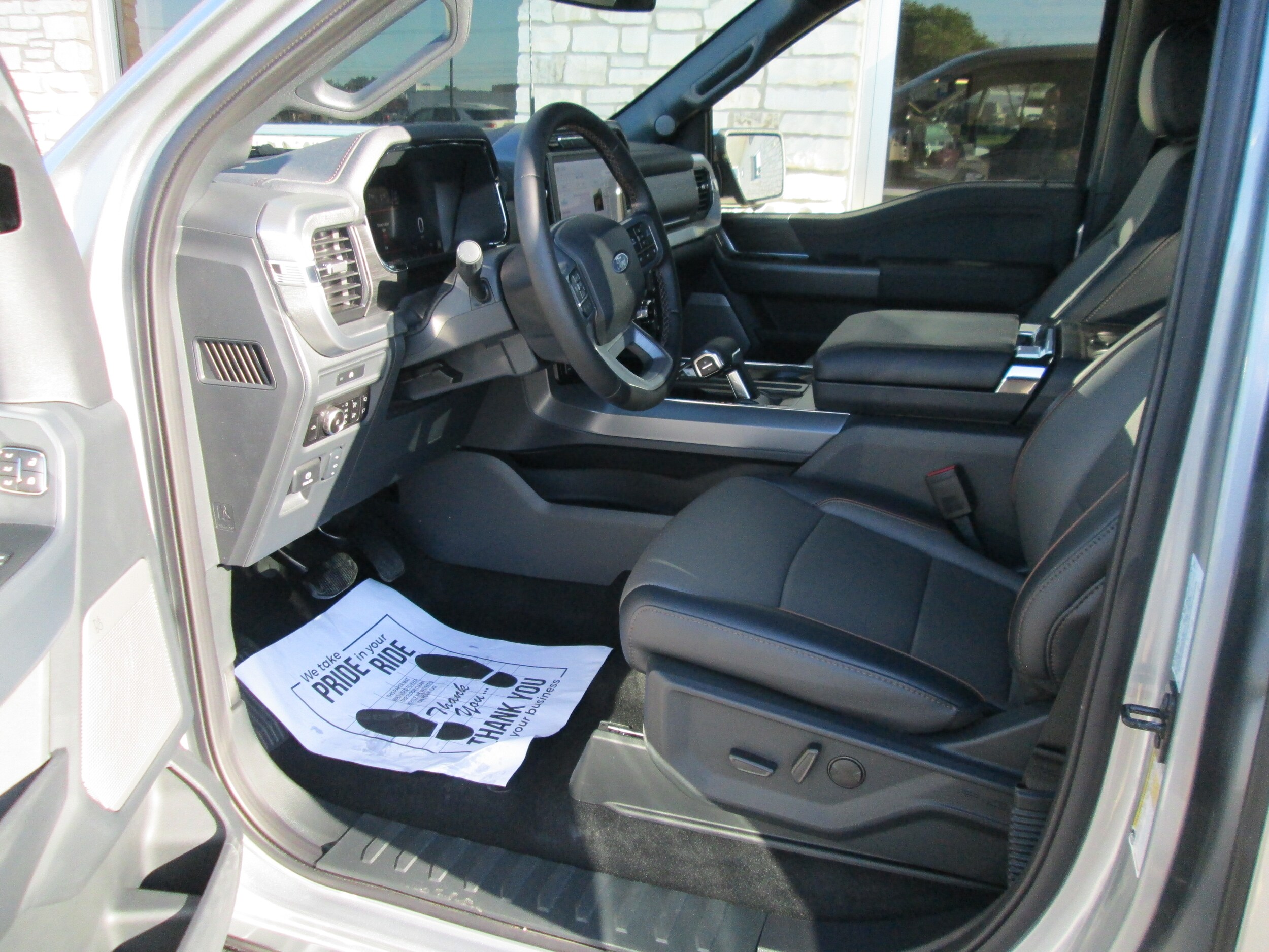 2025 Ford F-150 Lariat photo 4