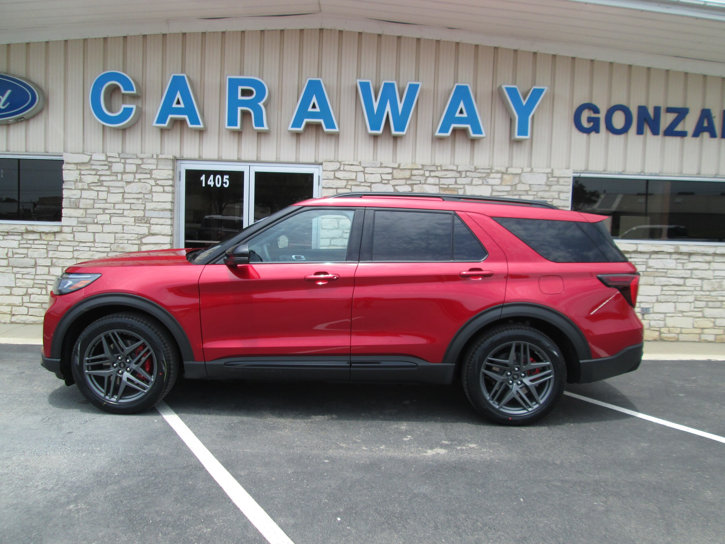 2025 Ford Explorer ST photo 2
