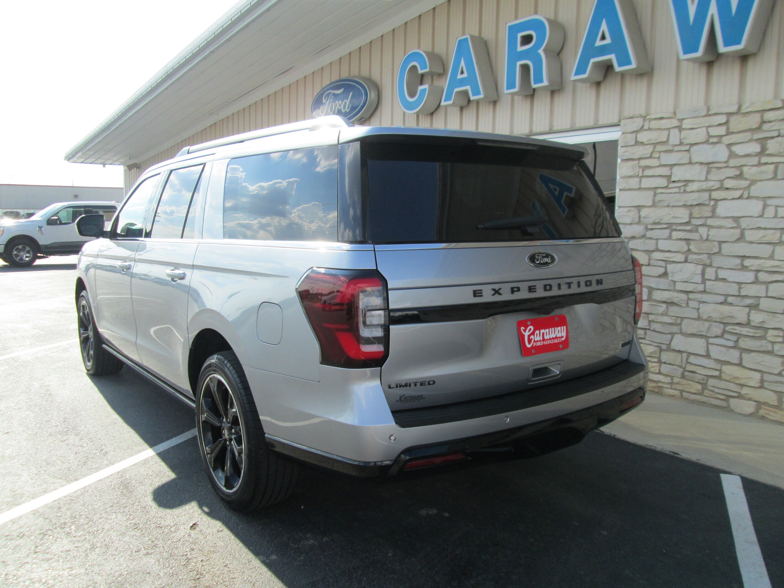 2022 Ford Expedition MAX Limited photo 3