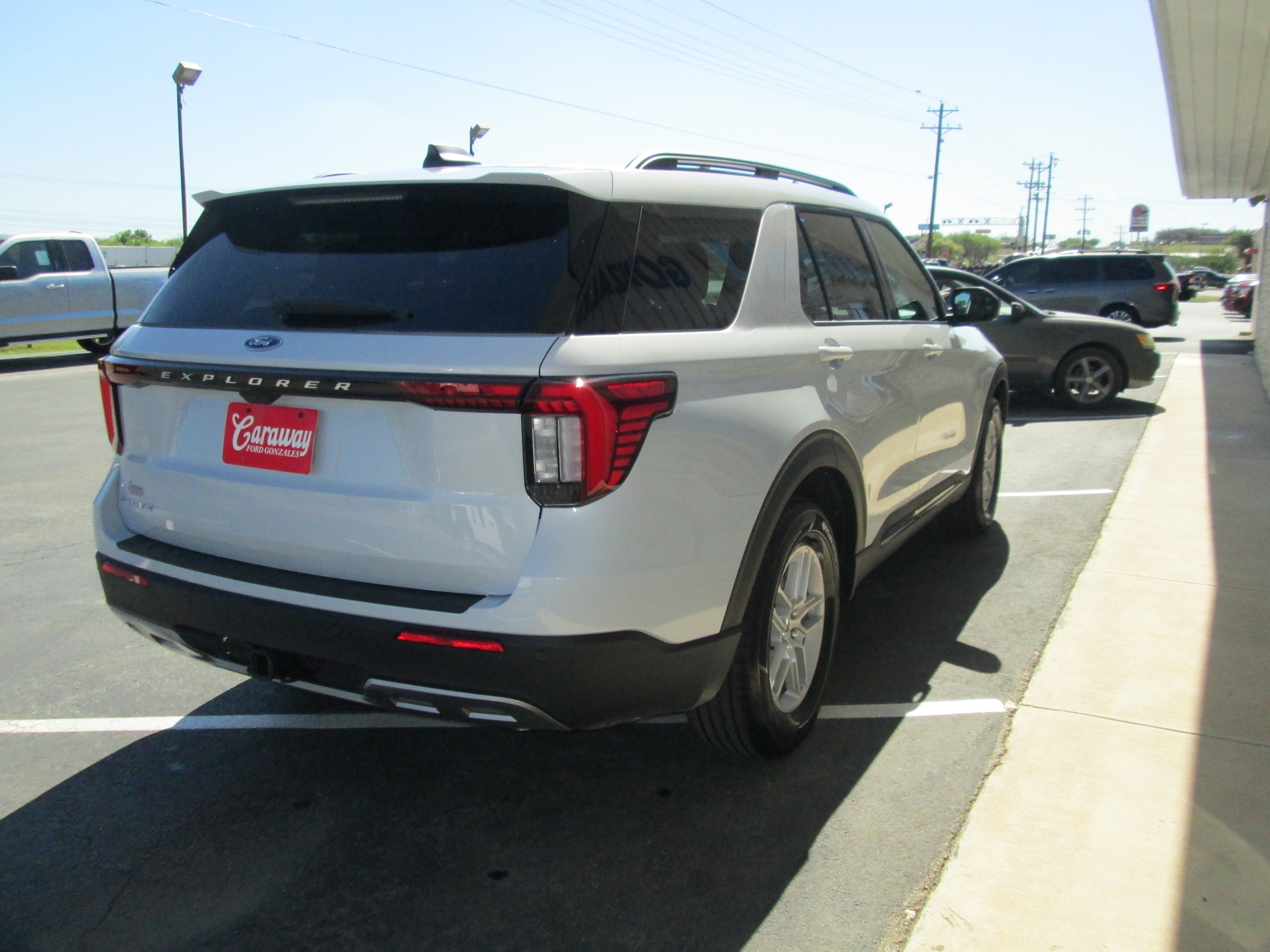2026 Ford Explorer Active - Photo 8