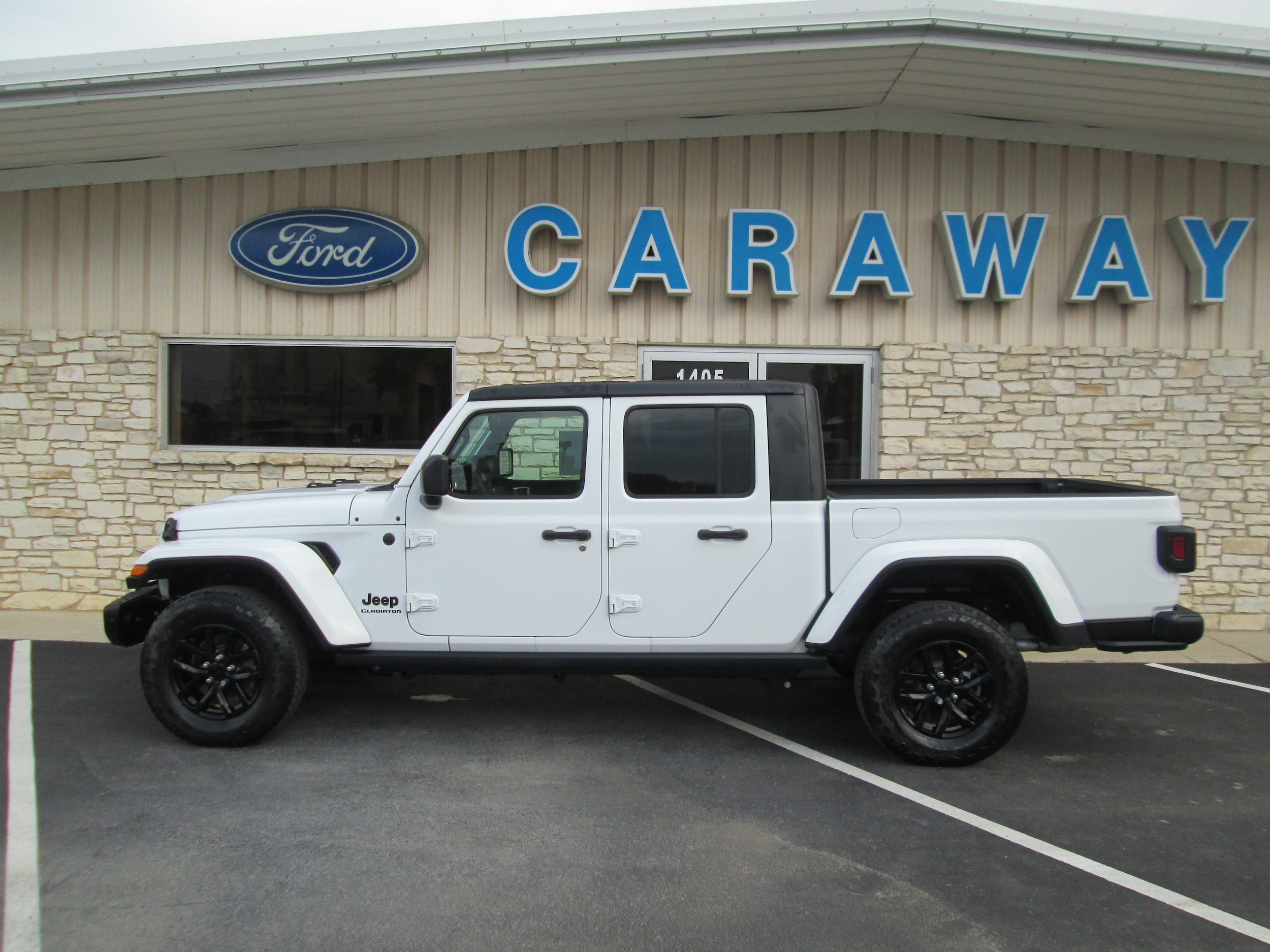 Used 2023 Jeep Gladiator Freedom with VIN 1C6HJTAG2PL519211 for sale in Gonzales, TX