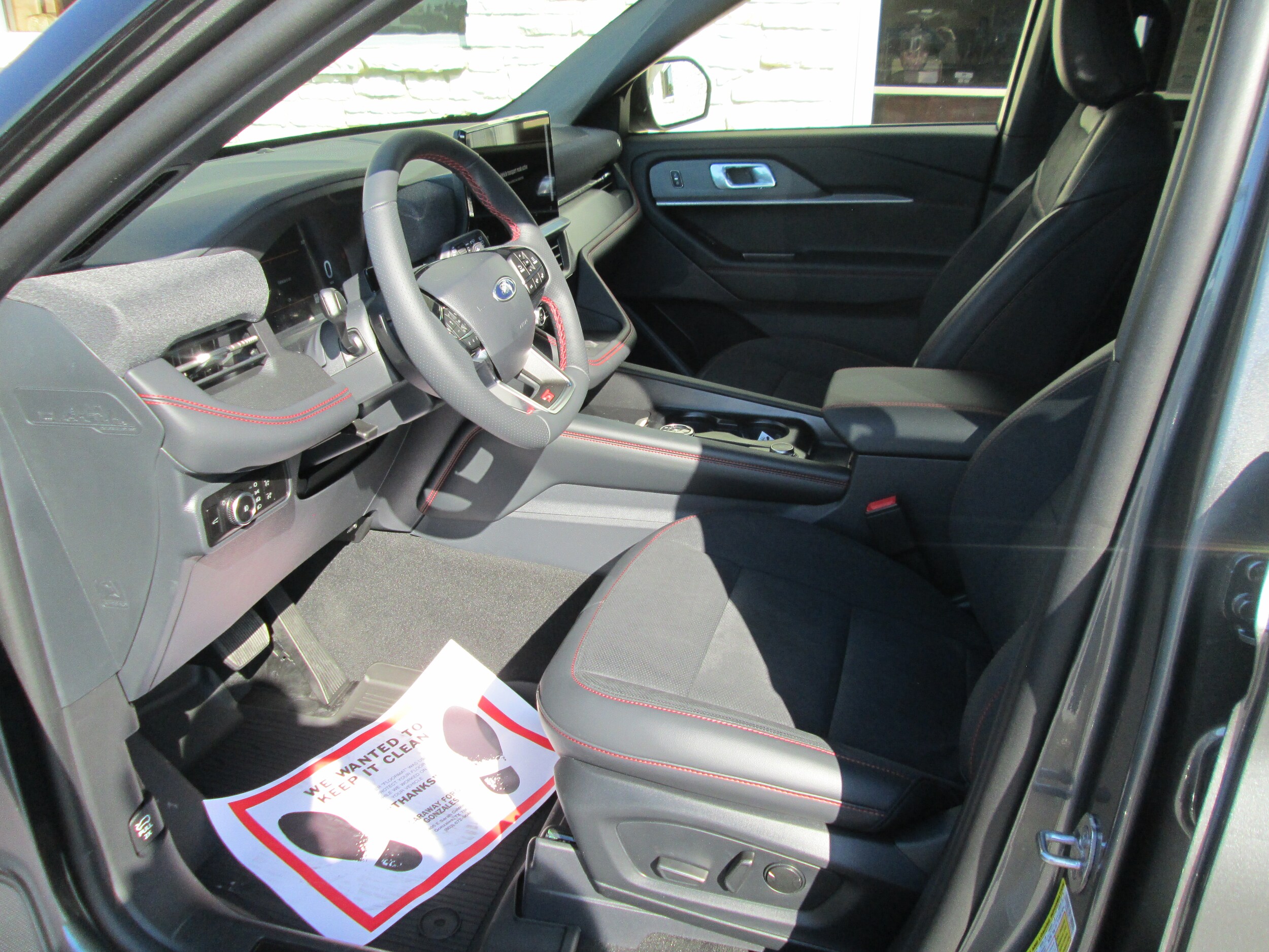 2025 Ford Explorer ST photo 3