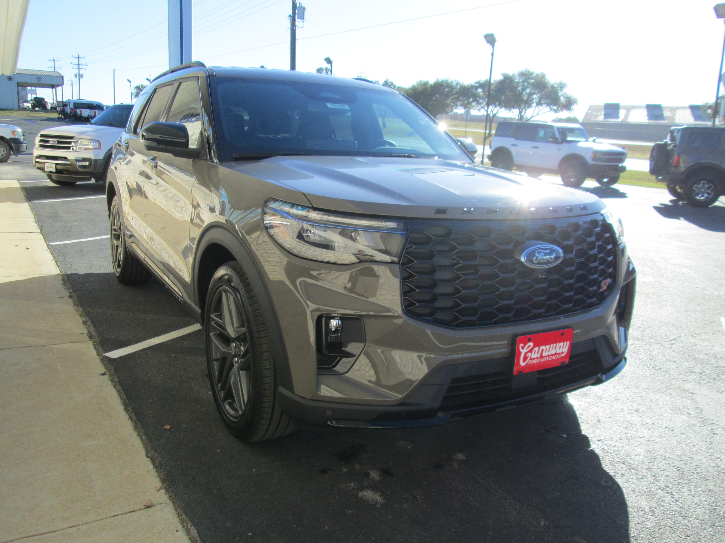 2026 Ford Explorer ST - Photo 9