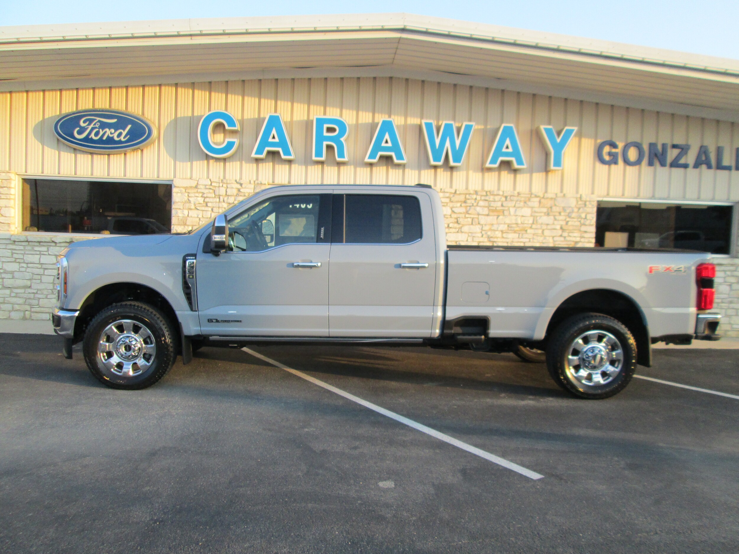 2026 Ford F-350 Lariat photo 2