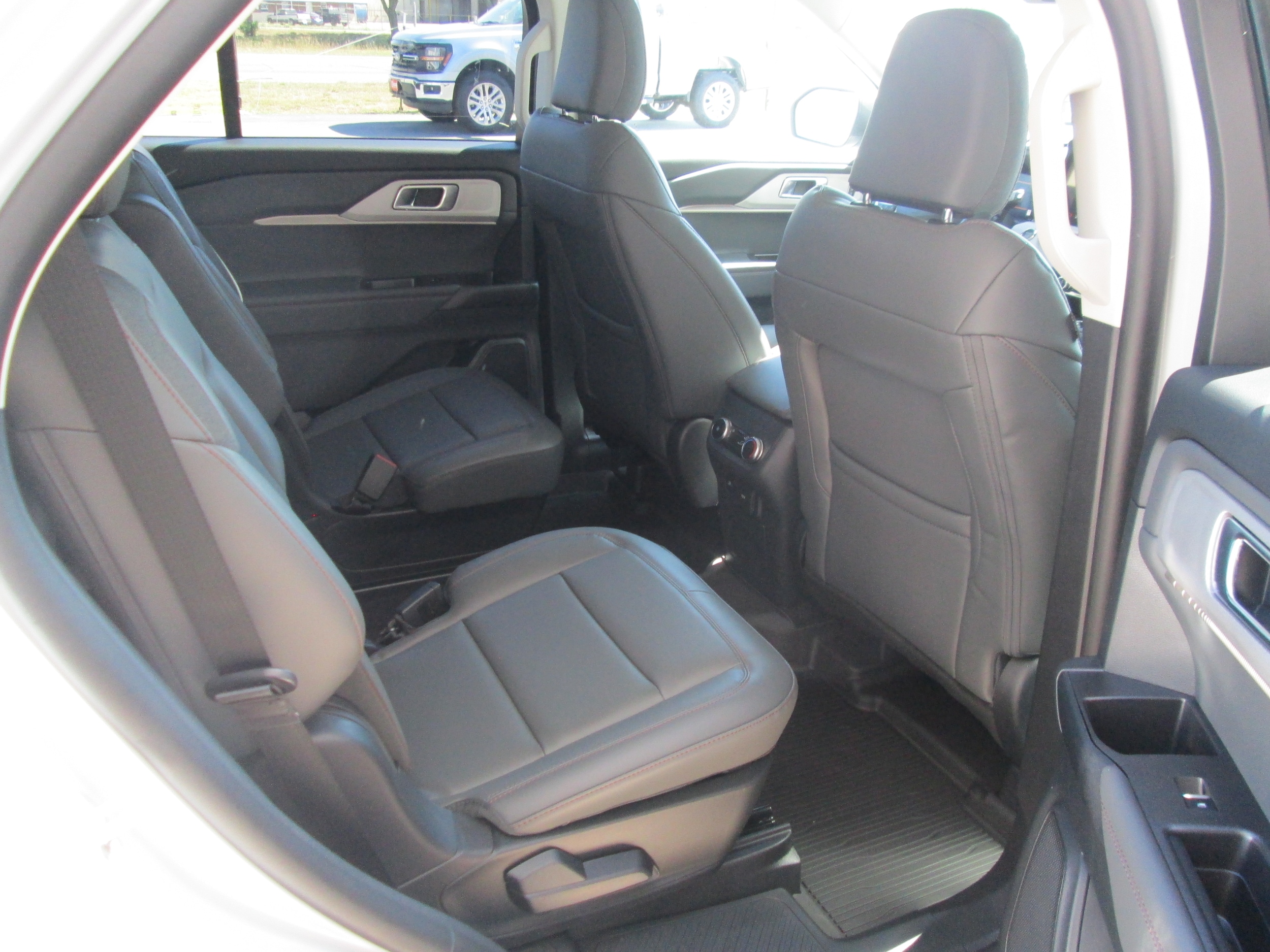 2026 Ford Explorer Active - Photo 9