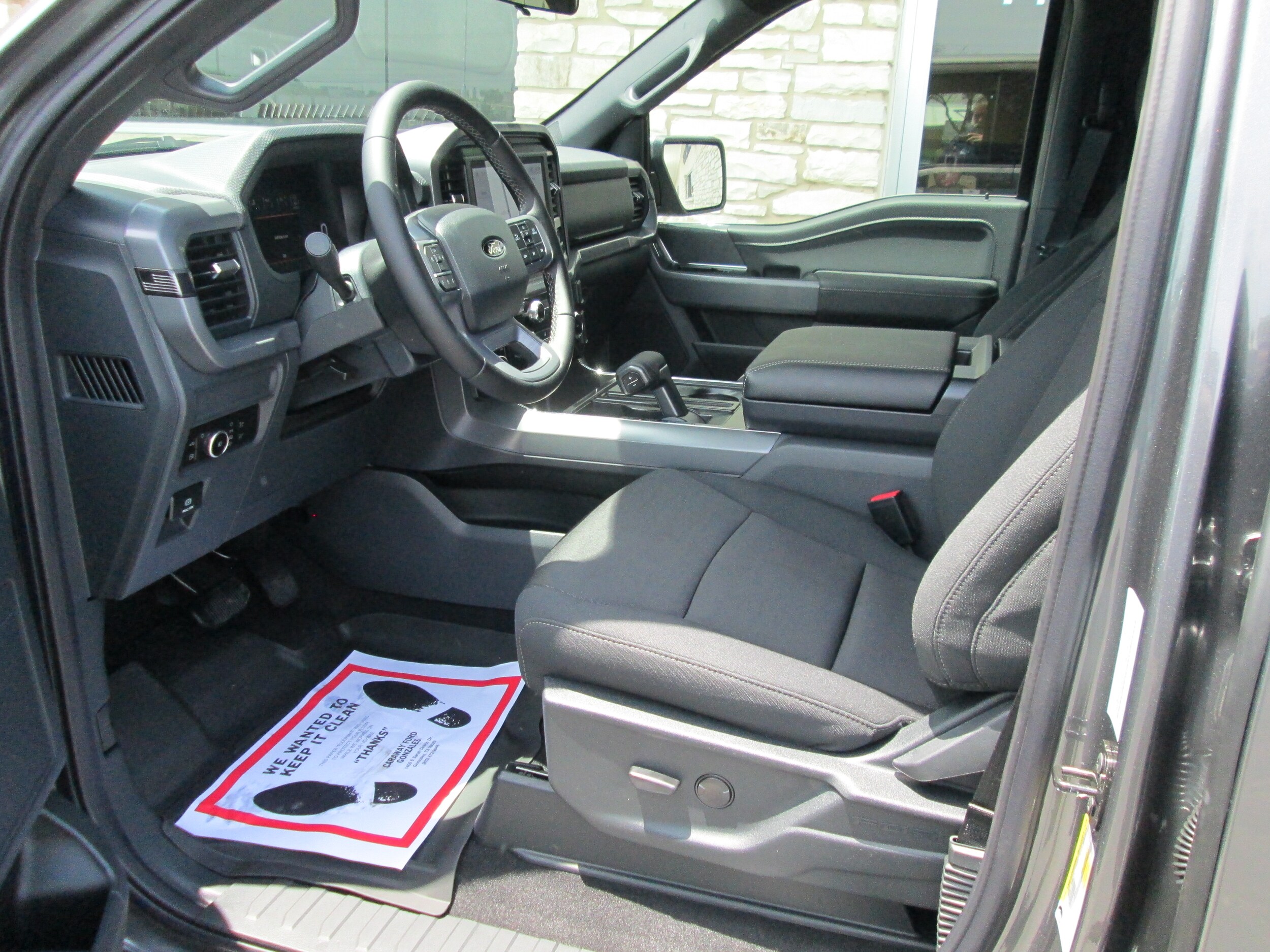 2025 Ford F-150 XLT photo 4