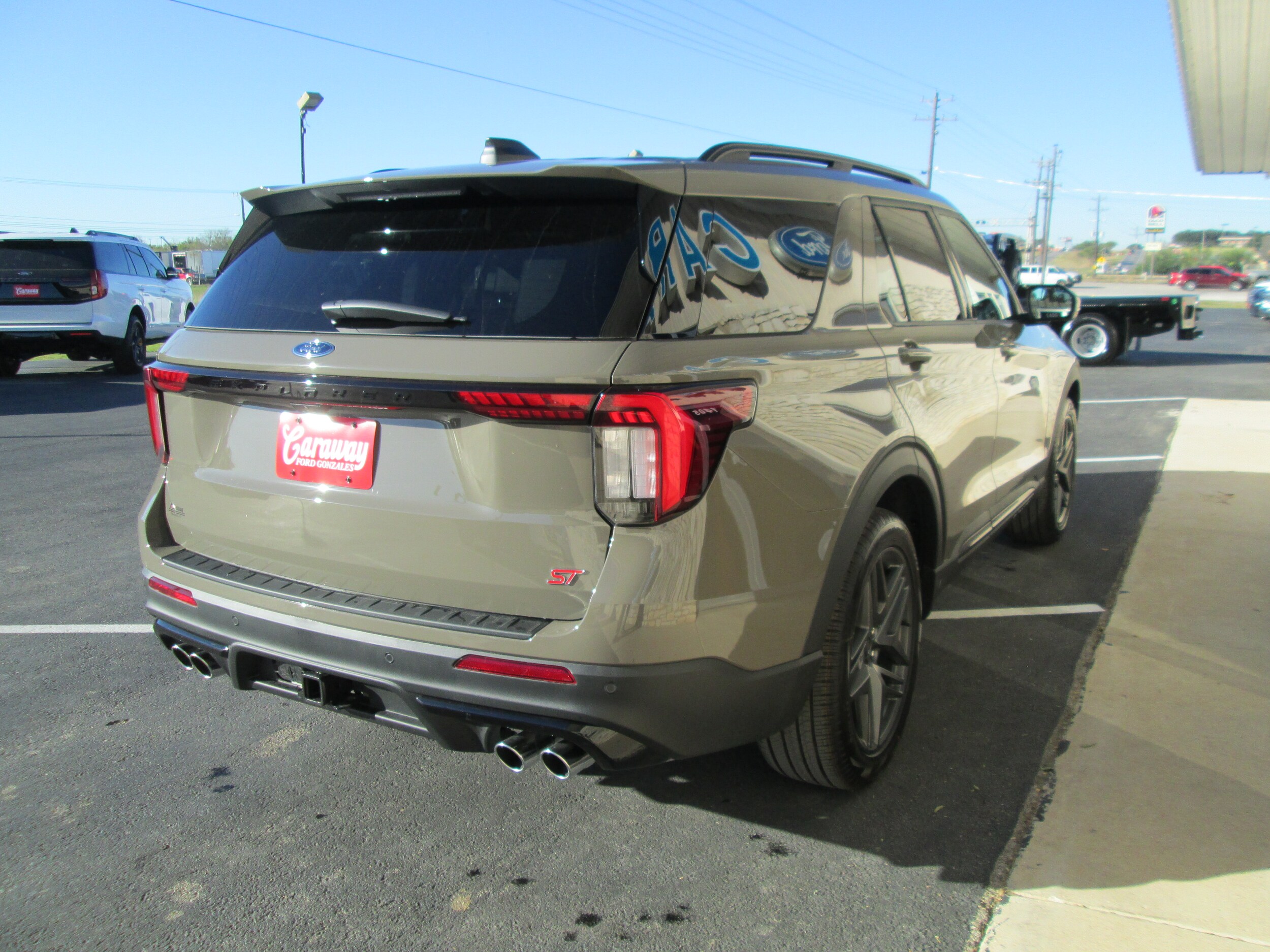 2026 Ford Explorer ST - Photo 8