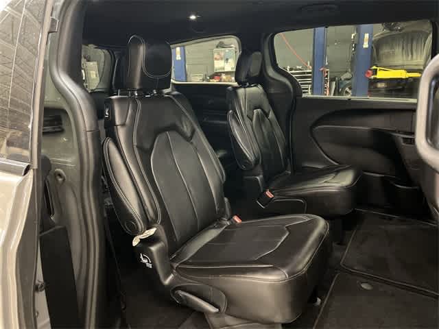 Thumbnail: 2023 Chrysler Pacifica - 18