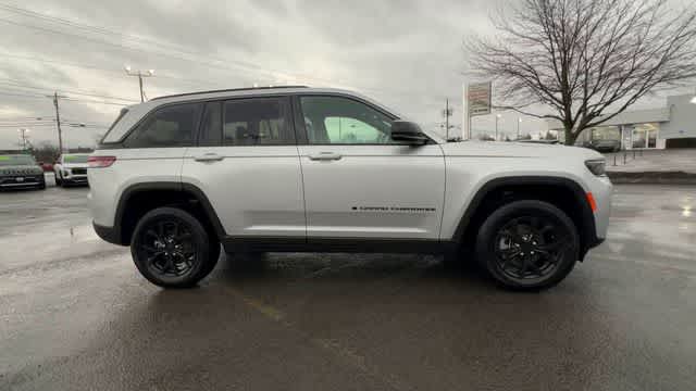 Thumbnail: 2026 Jeep Grand Cherokee - 9