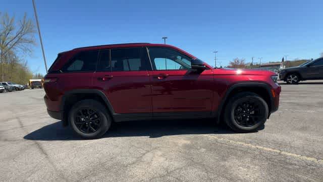 Thumbnail: 2025 Jeep Grand Cherokee - 9