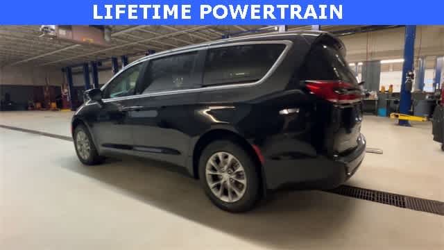 Thumbnail: 2026 Chrysler Pacifica - 6