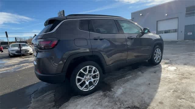 Thumbnail: 2022 Jeep Compass - 8