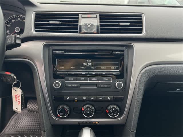 2015 Volkswagen Passat Wolfsburg Edition 21