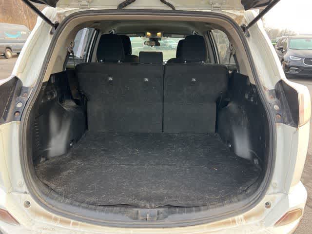 Thumbnail: 2018 Toyota RAV4 - 20