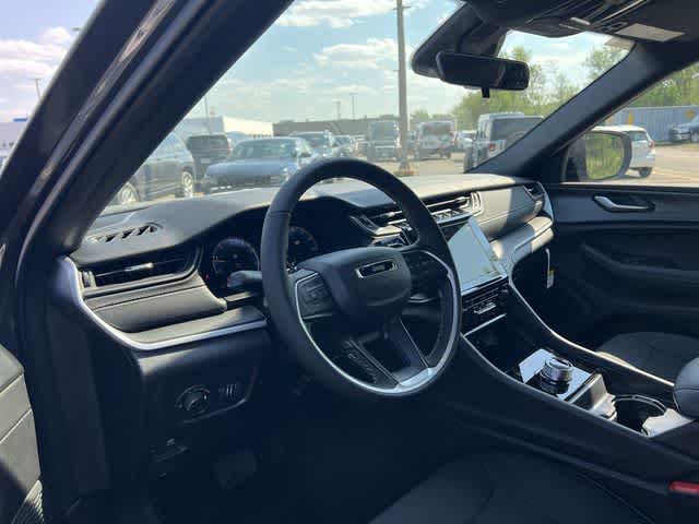 Thumbnail: 2026 Jeep Grand Cherokee - 18