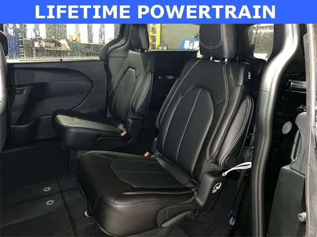 Thumbnail: 2026 Chrysler Pacifica - 17