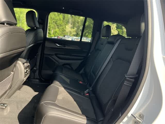 2025 Jeep Grand Cherokee Laredo 17