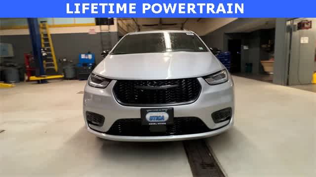 Thumbnail: 2026 Chrysler Pacifica - 3