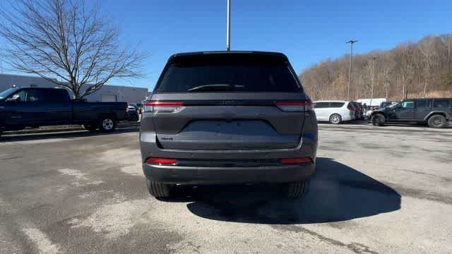 Thumbnail: 2023 Jeep Grand Cherokee - 7