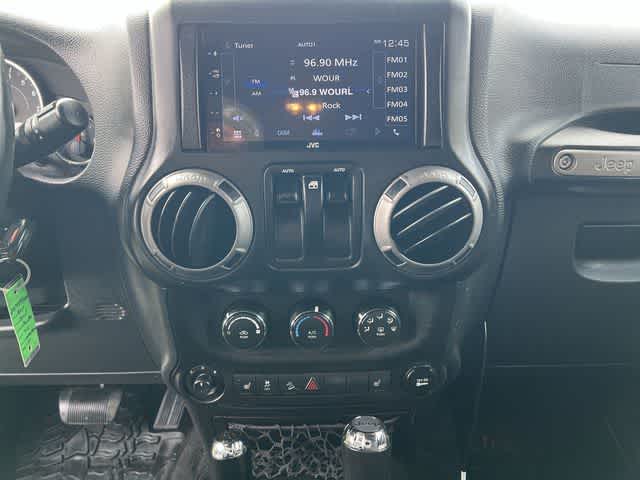 Thumbnail: 2017 Jeep Wrangler - 21