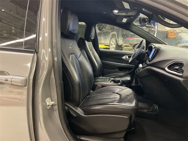 Thumbnail: 2023 Chrysler Pacifica - 19
