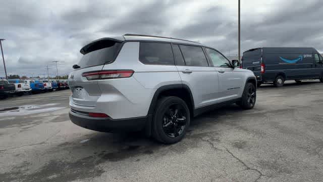 Thumbnail: 2023 Jeep Grand Cherokee - 8