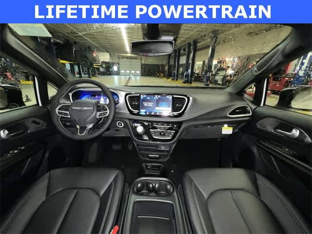 Thumbnail: 2026 Chrysler Pacifica - 14