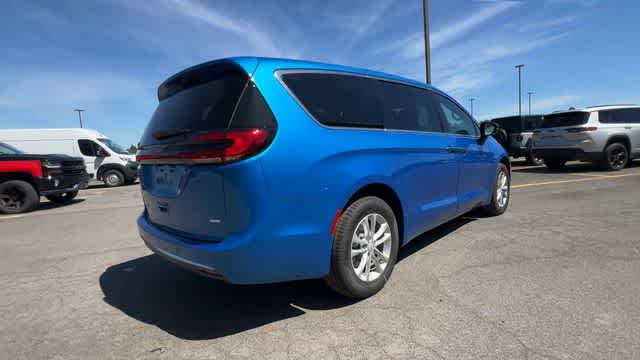 Thumbnail: 2027 Chrysler Pacifica - 8