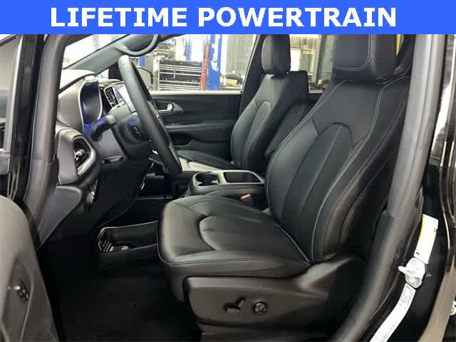 Thumbnail: 2026 Chrysler Pacifica - 15