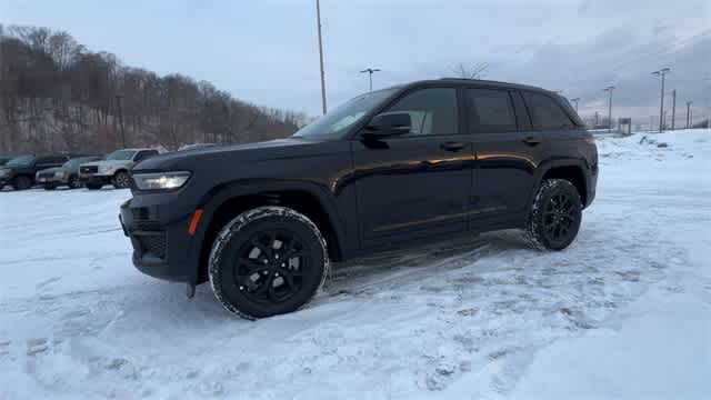 Thumbnail: 2025 Jeep Grand Cherokee - 4