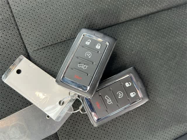 Thumbnail: 2025 Jeep Grand Cherokee - 25