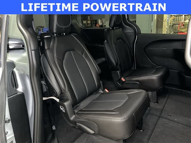 Thumbnail: 2026 Chrysler Pacifica - 18