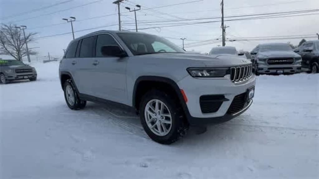 Used 2023 Jeep Grand Cherokee Laredo SUV