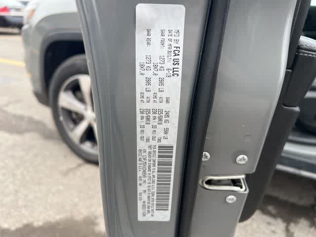 Thumbnail: 2019 Jeep Cherokee - 22